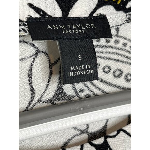 Ann Taylor Factory Floral Slit Sleeve Blouse Size Small Black Yellow Work Top - Picture 3 of 12